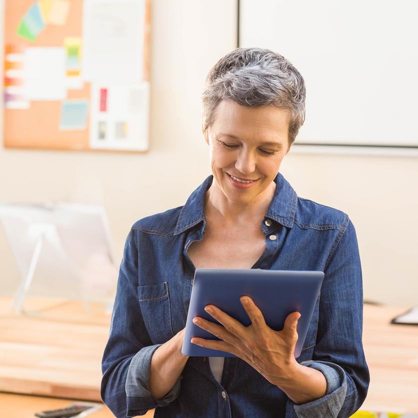 Kinder basteln in der Kita.